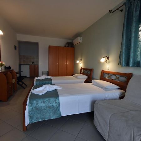 Kiwi Apartments Néa Fókaia Bagian luar foto