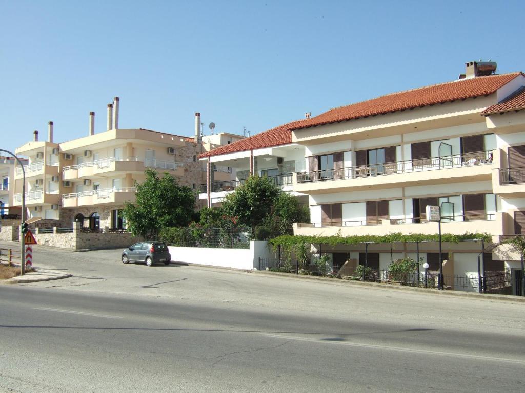 Kiwi Apartments Néa Fókaia Bagian luar foto