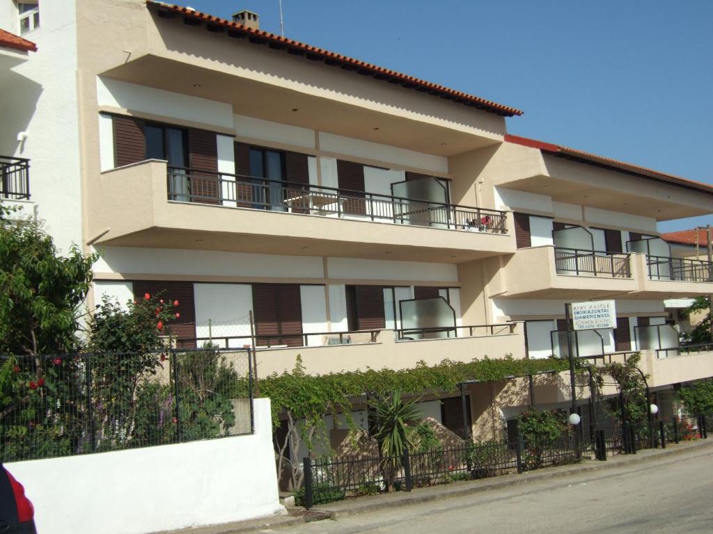 Kiwi Apartments Néa Fókaia Bagian luar foto
