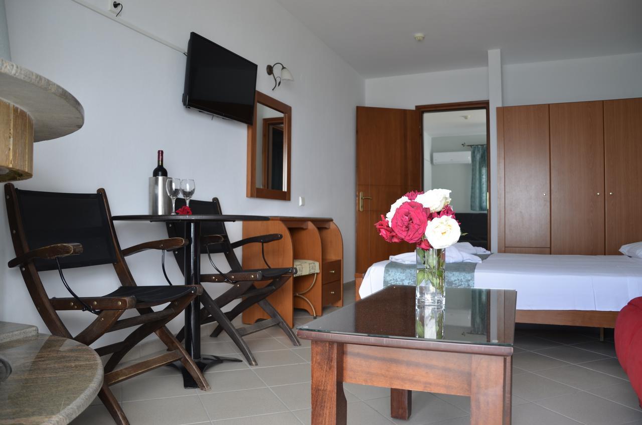 Kiwi Apartments Néa Fókaia Bagian luar foto