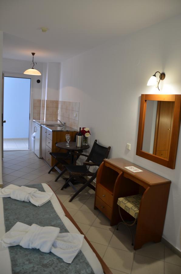 Kiwi Apartments Néa Fókaia Bagian luar foto
