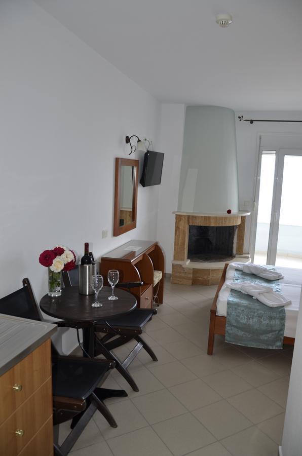 Kiwi Apartments Néa Fókaia Bagian luar foto