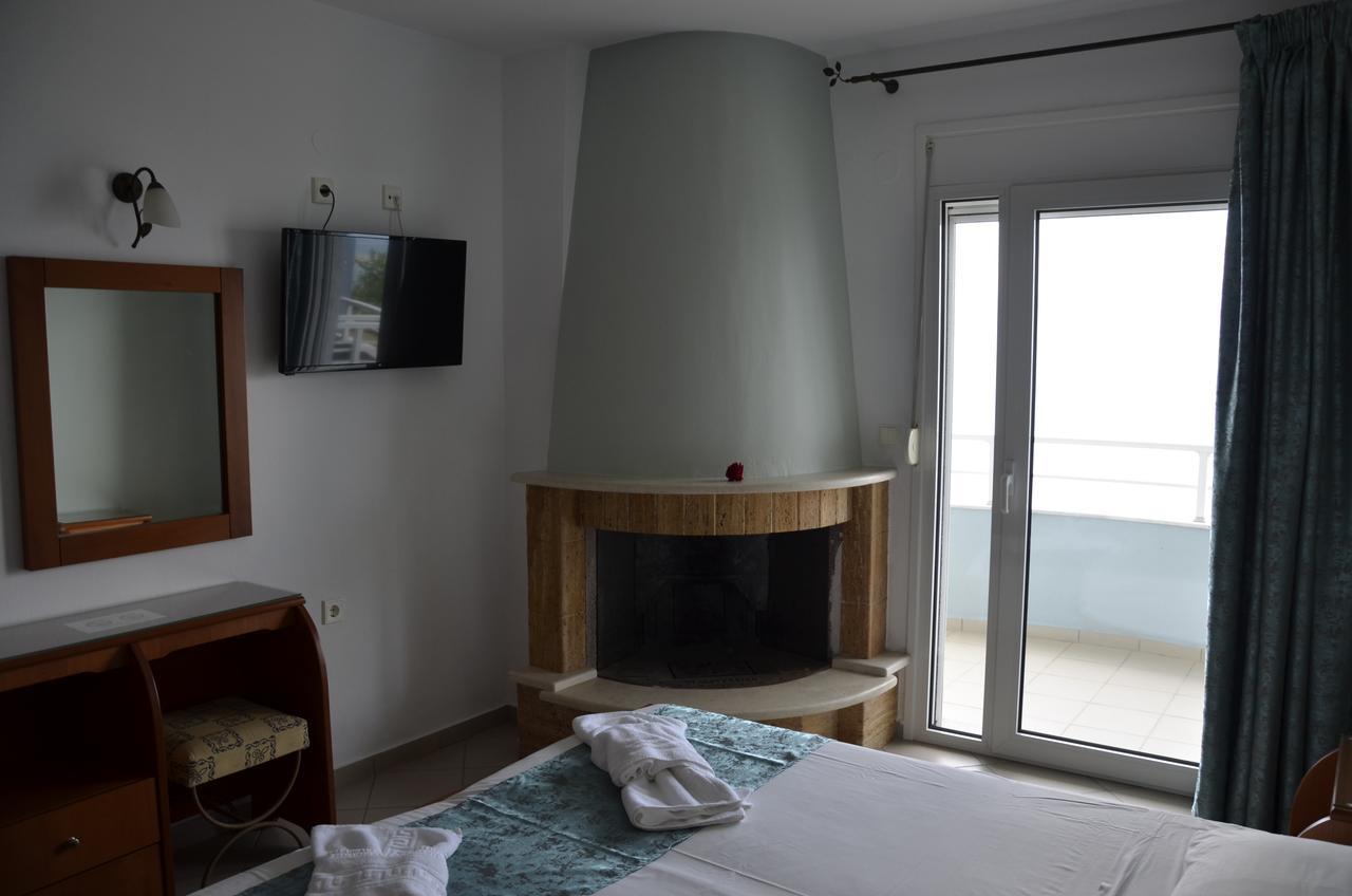 Kiwi Apartments Néa Fókaia Bagian luar foto