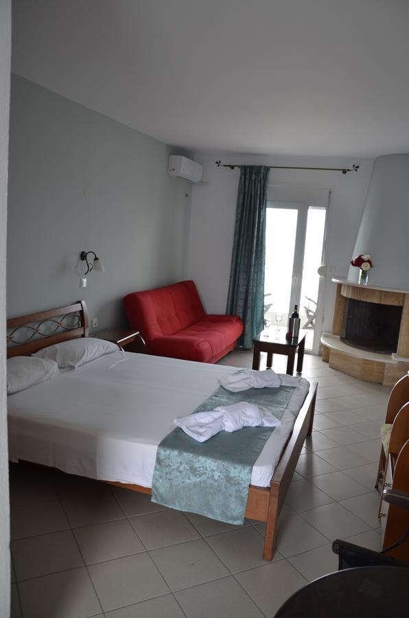 Kiwi Apartments Néa Fókaia Bagian luar foto